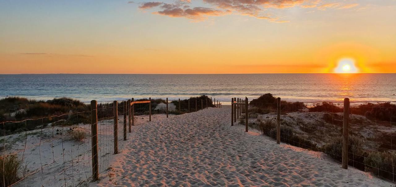 West Beach Lagoon 114 - Ocean Views West Perth Esterno foto